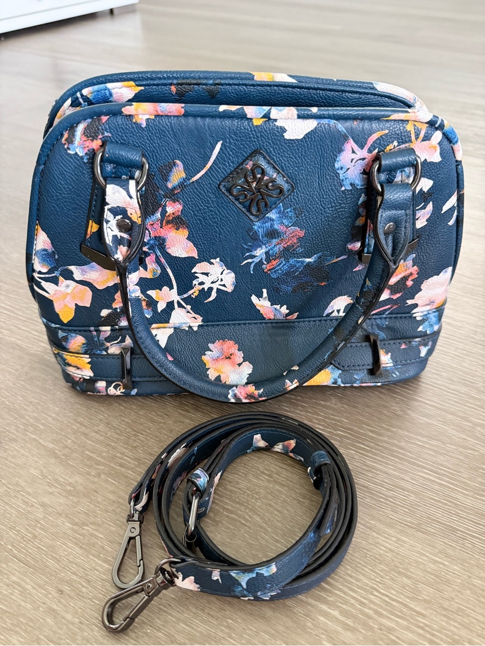 Simply Vera Vera Wang Navy Floral Crossbody Bag